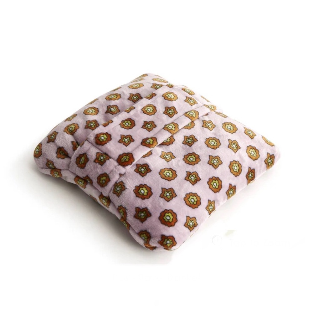 Vera Bradley Plush TravelBlanket in Fleece in Mini Flower Dot Lavender Frost NWT